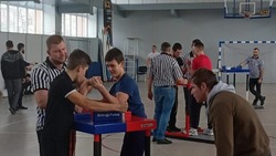 Валуйчане стали победителями открытого турнира области по армрестлингу в Белгороде