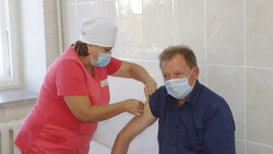 Глава администрации Валуйского городского округа принял участие в вакцинации против гриппа