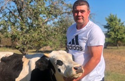 Житель Валуйского округа Валентин Дегтярёв приобрёл двух коров и пять бычков благодаря соцконтракту