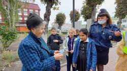 Полицейские поздравили пожилых валуйчан в городском округе