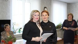 Депутат Госдумы Наталия Полуянова вручила Благодарственные письма валуйчанам и передала в гумпомощь