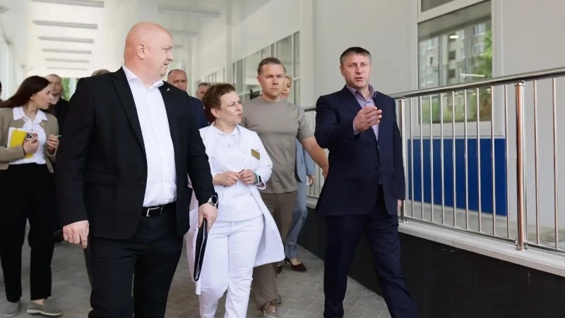 Врио губернатора Александр Шуваев обсудил с главврачом ДОКБ реабилитацию раненых детей