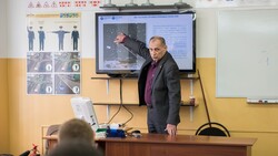 Белгородские энергетики провели урок о правилах работы вблизи ЛЭП для курсантов ДОСААФ