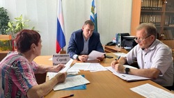  Министр автомобильных дорог и транспорта Белгородской области провёл приём граждан в Валуйках