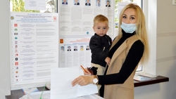 Валуйчане пришли на избирательные участки с детьми