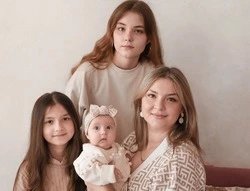 Глава администрации Алексей Дыбов поздравил жительниц Валуйского круга с Днём матери