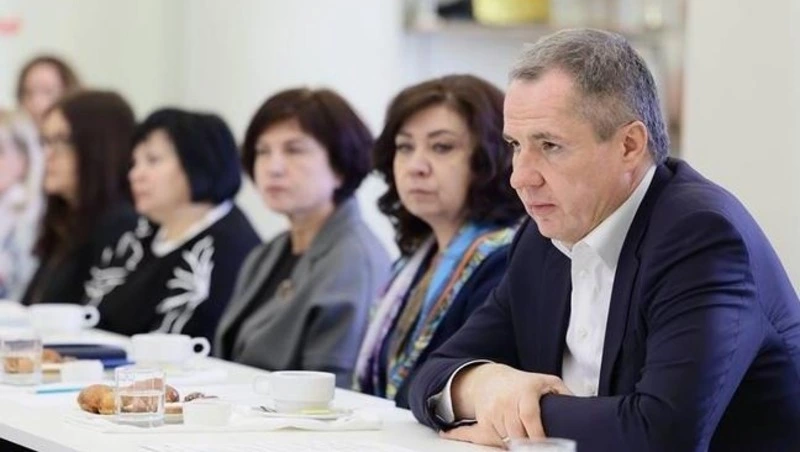 Губернатор Вячеслав Гладков встретился с матерями и жёнами погибших на СВО жителей региона