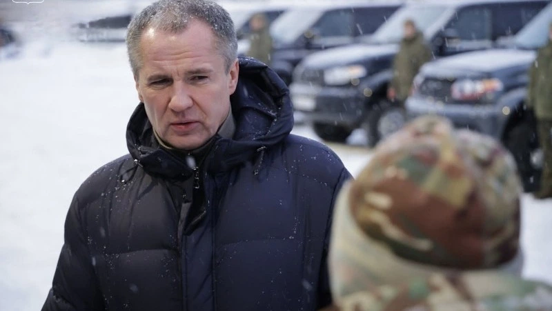 Белгородский губернатор Вячеслав Гладков передал 9 автомобилей мобильным огневым группам