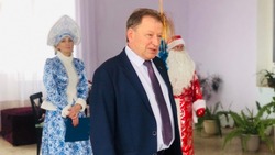 Алексей Дыбов поздравил находящихся в ПВР на территории Валуйского городского округа жителей