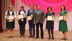 Валуйcкие педагоги получили награды в преддверие Дня учителя