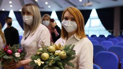 Вячеслав Гладков поздравил сотрудников белгородского перинатального центра с Новым годом
