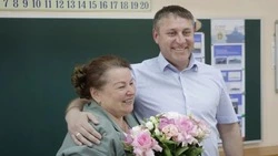 Врио губернатора Александр Шуваев посетил родную школу в Новом Осколе Белгородской области