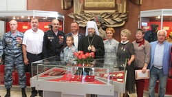 Валуйчане Сергей Попов и Олег Литвинцев передали в музей-диораму боевые награды