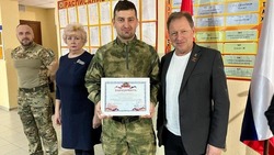 Глава администрации Алексей Дыбов поздравил валуйчан с Днём Защитника Отечества