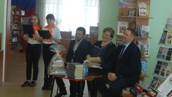 Депутаты городского округа подарили более 250 книг юным валуйчанам