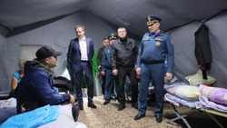 Вячеслав Гладков совместно с главой МЧС России посетил пункт размещения украинских беженцев 