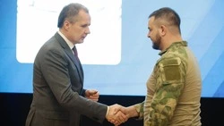 Губернатор Вячеслав Гладков вручил 88 наград бойцам белгородской самообороны