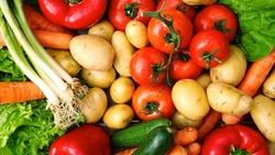 Губернатор поручил разобраться с вопросом о продаже овощей на сельхозрынке в Старом Осколе