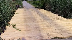 Стройбригада приступила к ремонту деревянного моста в Логачёвке Белгородской области