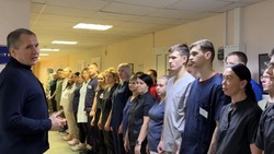 Белгородский губернатор Вячеслав Гладков поздравил с Новым годом сотрудников местного госпиталя