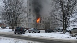 Специалисты МЧС спасли из горящей квартиры шесть человек