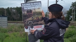 Валуйские сотрудники ГИБДД организовали консультпункты на железнодорожных переездах