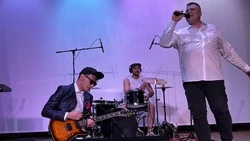 Концерт народного самодеятельного коллектива кавер-группы «Ромео! Гаси Свои Гусли» прошёл в Валуйках