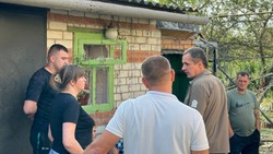 Вячеслав Гладков посетил места обстрелов в посёлке Уразово Валуйского округа Белгородской области