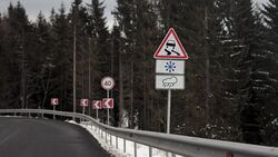 Организаторы «финской ярмарки» размещали незаконную рекламу на дорожных знаках