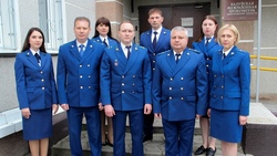 Валуйский межрайонный прокурор Юрий Чумаков поздравил коллег с профессиональным праздником