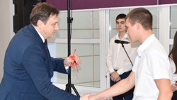 Дети-сироты и семьи с детьми-инвалидами получили ключи от собственного жилья в белгородских Валуйках