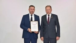 Торжественная церемония награждения работников муниципальной службы прошла в Валуйках