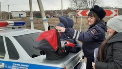 Сотрудники ГИБДД организовали консультпункты по безопасной перевозке детей в Валуйках