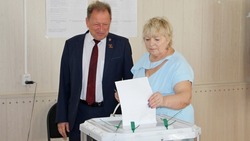 Глава администрации Валуйского городского округа проголосовал на выборах депутатов местного уровня