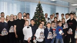 Воспитанники спортивных школ Валуйского округа приняли новогодние поздравления и подарки