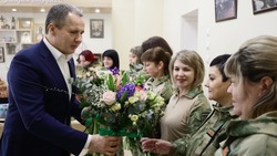Вячеслав Гладков поздравил с Международным женским днём участниц территориальной самообороны