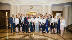 Евгений Савченко встретился с новым составом молодёжного правительства региона