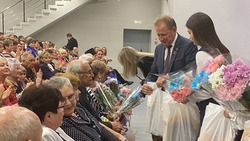 Алексей Дыбов поздравил педагогическое сообщество Валуйского округа с профессиональным праздником