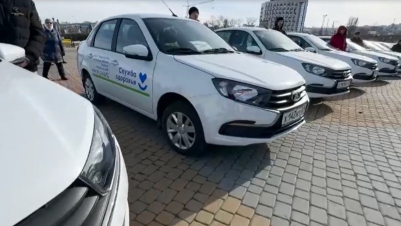 Вячеслав Гладков передал ключи от 30 новых авто в распоряжение больниц Белгородской области
