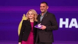 Валуйчанин из Белгородской области Максим Злобин получил нагрудный знак «Доброволец России»