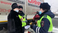 Сотрудники ГИБДД организовали консультпункты по выбору автокресел в Валуйках