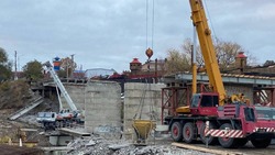 Строители продолжили ремонтировать мост по улице Демьяна Бедного в Валуйках Белгородской области