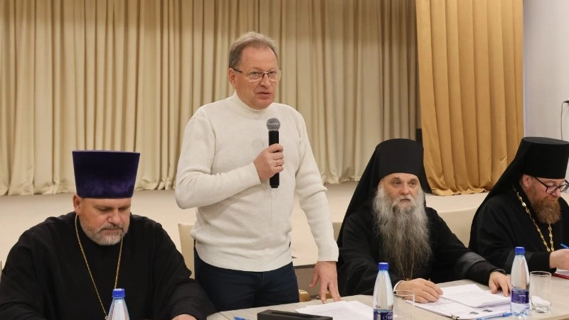 Глава администрации Валуйского округа Алексей Дыбов принял участие в  XI съезде духовенства епархии