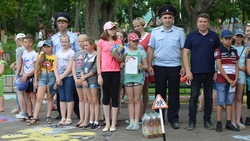 Сергей Меркулов с полицейскими провели конкурс рисунков на асфальте для детей