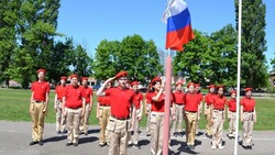 Школьники и педагоги Валуйского округа Белгородской области приняли участие в акции  «Флаг России» 