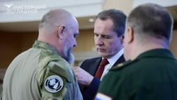 Губернатор Вячеслав Гладков вручил почти 100 ведомственных наград бойцам самообороны и  «Орлана» 