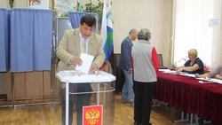Юрий Клепиков посетил выборы в Валуйках