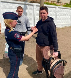Валуйские транспортные полицейские присоединились к акции «Георгиевская ленточка»