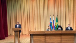 Валуйские депутаты заслушали ежегодный отчёт главы администрации Алексея Дыбова