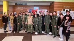 Курсанты Центра «Воин» и ребята из студенческих отрядов встретились с ветераном боевых действий